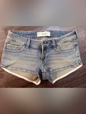 Hollister Ultra Low-Rise Jean Shortie Shorts Jean Shorts size 4